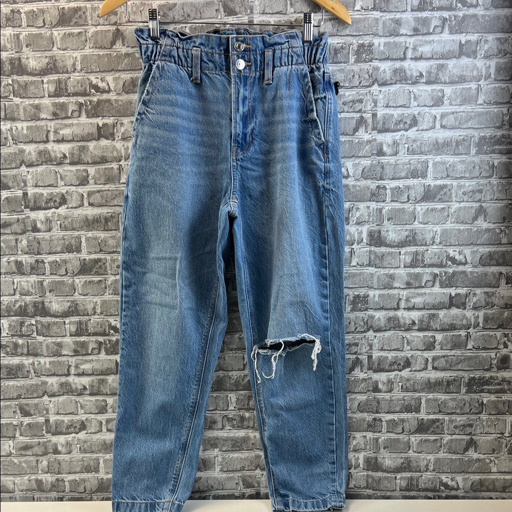 Stylish American Eagle mom Jeans